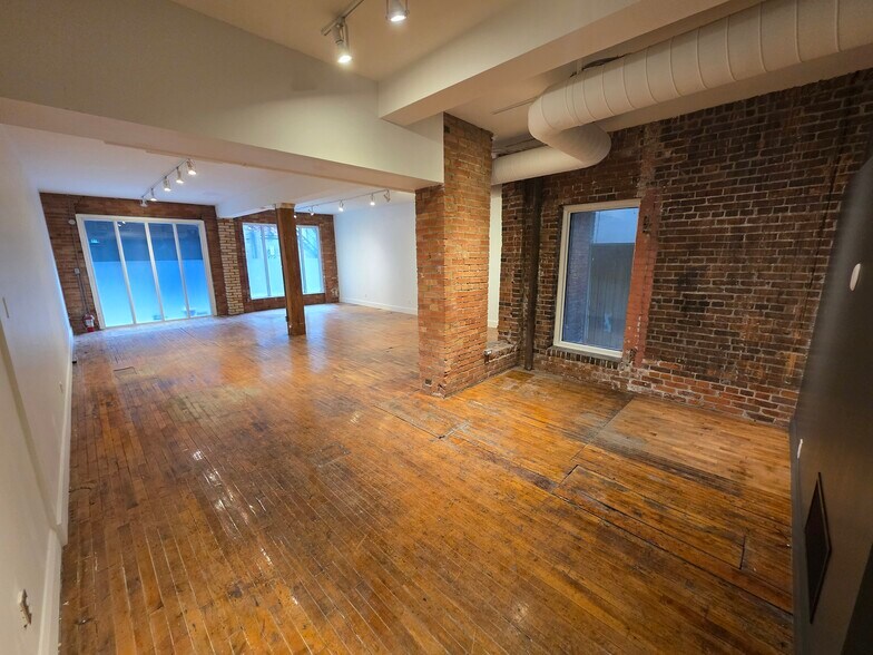 More Photos Of 24 Mercer St, Toronto Loft Creative Space For Lease