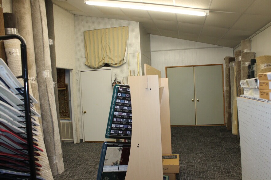 More Photos Of 325 W Elm St, Sycamore General Retail For Sale