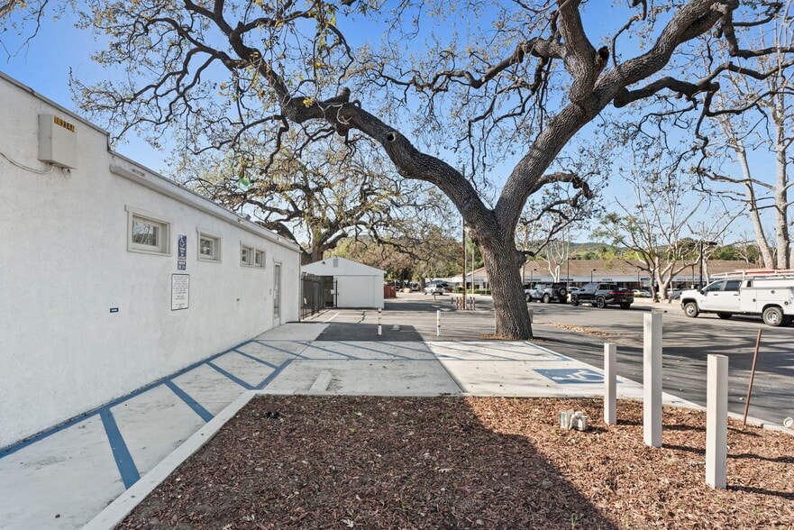 More Photos Of 2974 E Thousand Oaks Blvd, Thousand Oaks Storefront For Lease