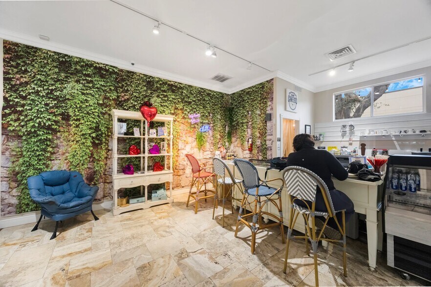 More Photos Of 3407 Lithia Pinecrest Rd, Valrico Storefront Retail Office For Sale