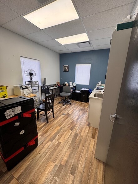 More Photos Of 9075 S Riverside Dr, Sandy Research And Development For Sale