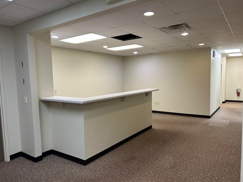More Photos Of 1704 E Greenville St, Anderson Office For Lease