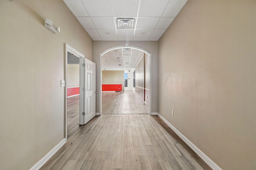 More Photos Of 206 Claire Ave, Oak Grove General Retail For Lease