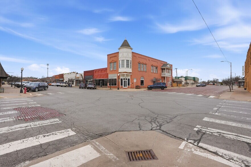 More Photos Of 115 N Jefferson Ave, Elk City Office For Sale