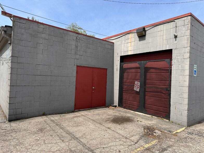 More Photos Of 225 E 10th St, Indianapolis Flex For Sale