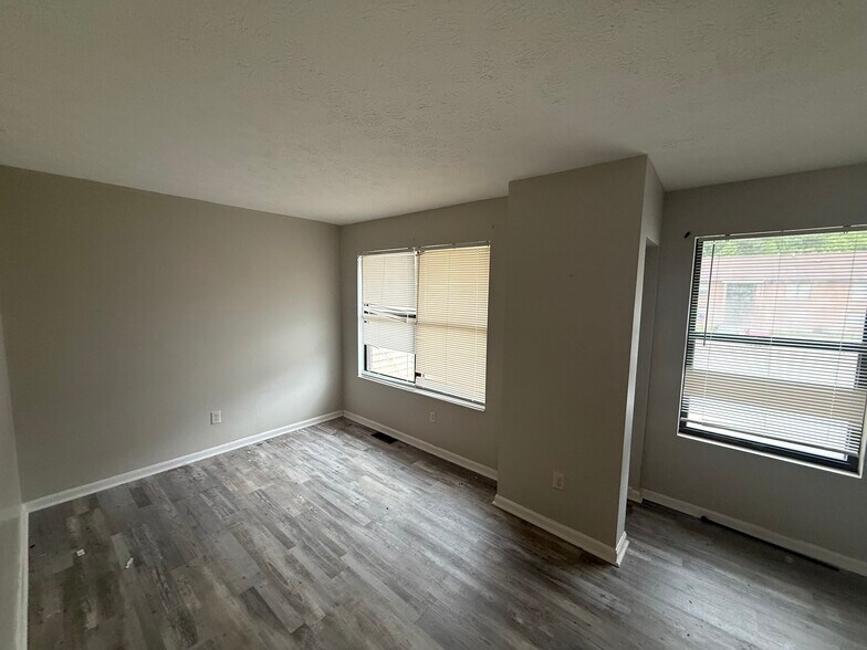 More Photos Of 77 Quail Holw, Inez Apartments For Sale