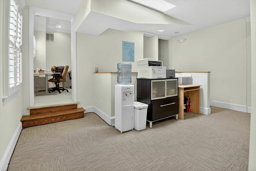 More Photos Of 110 S Columbus St, Alexandria Storefront Retail Office For Sale