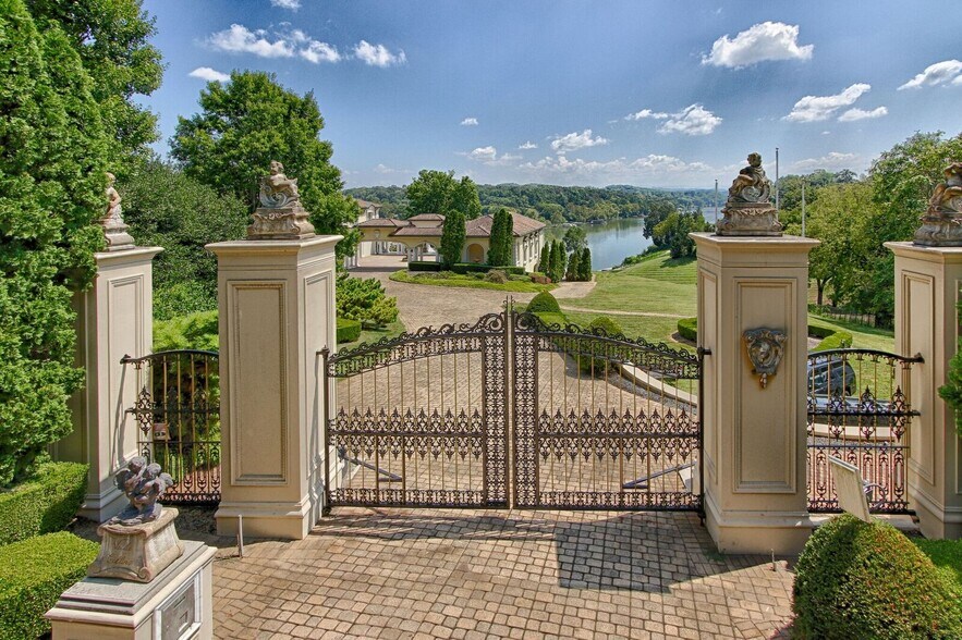 More Photos Of 5628 Lyons View Pike, Knoxville Lodge Meeting Hall For Sale