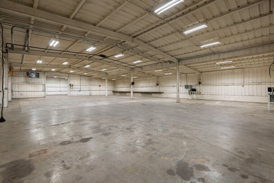 More Photos Of 3100 E Highway 199, Springtown Warehouse For Lease