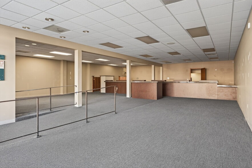 More Photos Of 948 E Main St, Santa Paula Bank For Sale