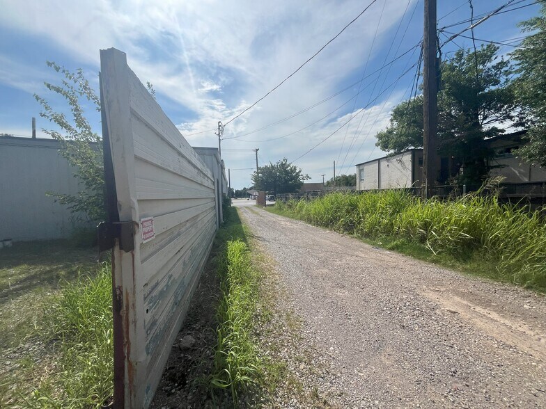 More Photos Of 7926 N May Ave, Oklahoma City Storefront Retail Office For Lease