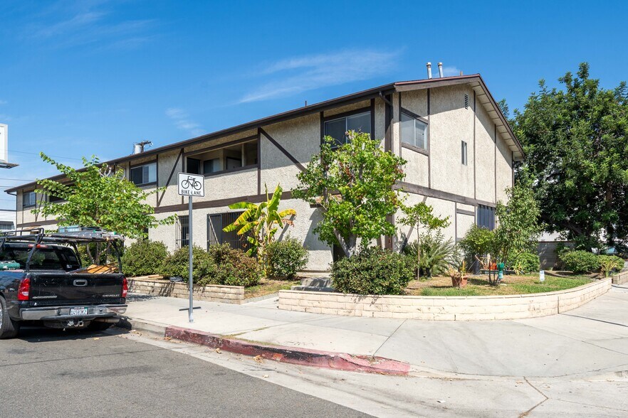 More Photos Of 6003 Craner Ave, North Hollywood Apartments For Sale