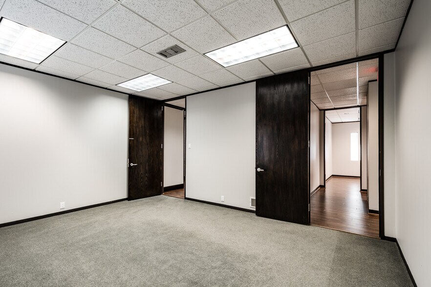 More Photos Of 24707 W Hardy Rd, Spring Office For Sale