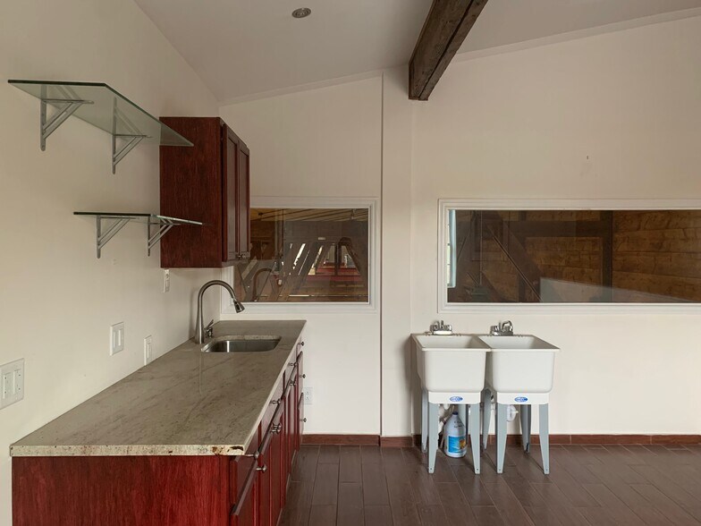 More Photos Of 85 North Rd, Highland Refrigeration Cold Storage For Lease