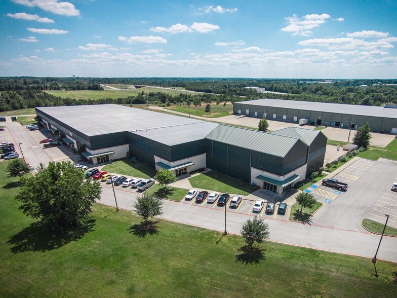 More Photos Of 2002 Synergy Blvd, Kilgore Showroom For Lease