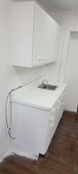 More Photos Of 585 11th St NW, Hickory Manufacturing For Lease