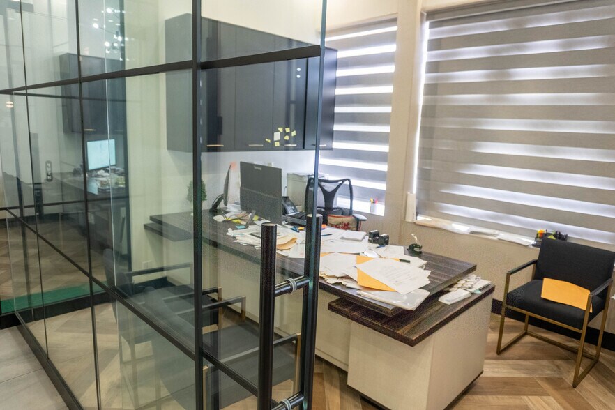 More Photos Of 2565 Steeles Ave E, Brampton General Retail For Sale