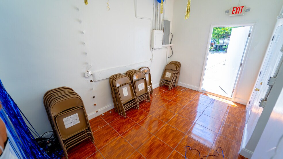 More Photos Of 10822-10824 NW 7th Ave, Miami Freestanding For Lease