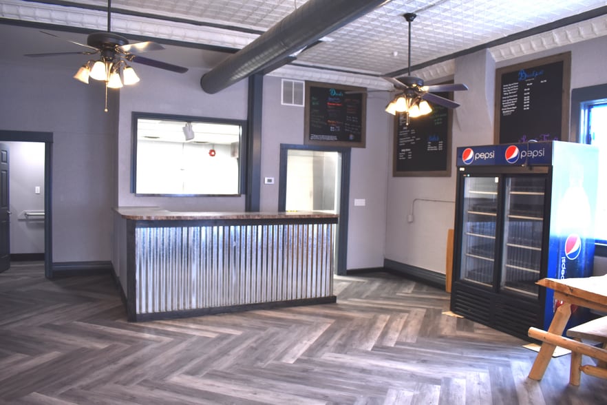 More Photos Of 80820 Main St, Memphis Storefront For Sale