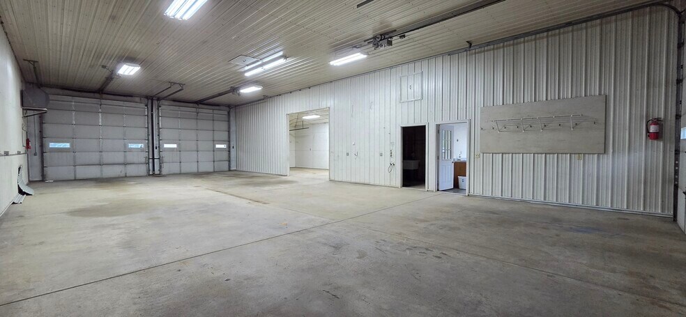 More Photos Of 121 Myrtle Ave S, Annandale Industrial For Sale