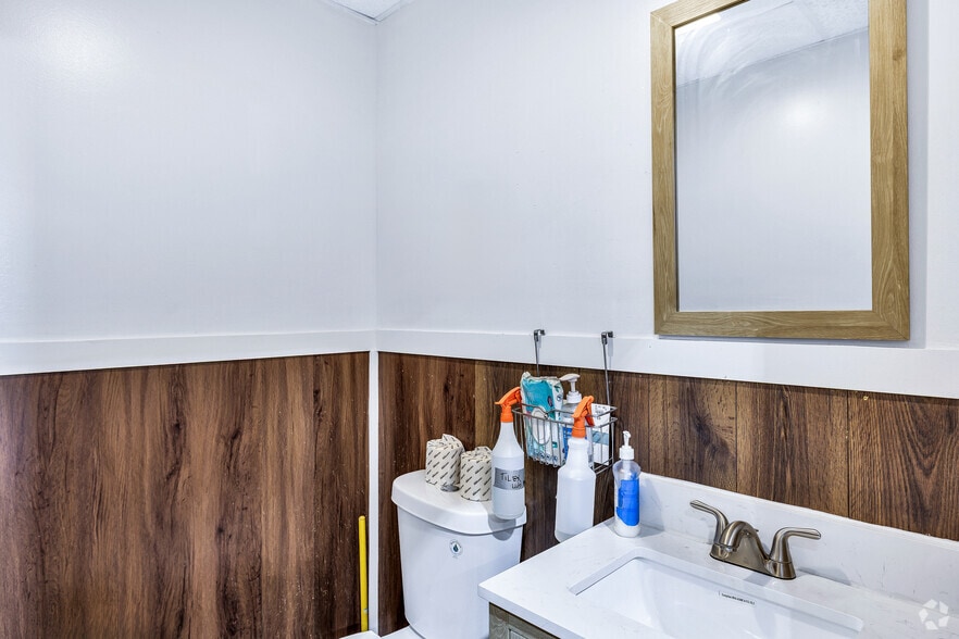 More Photos Of 245 Pennsylvania Ave, Virginia Beach Auto Repair For Lease