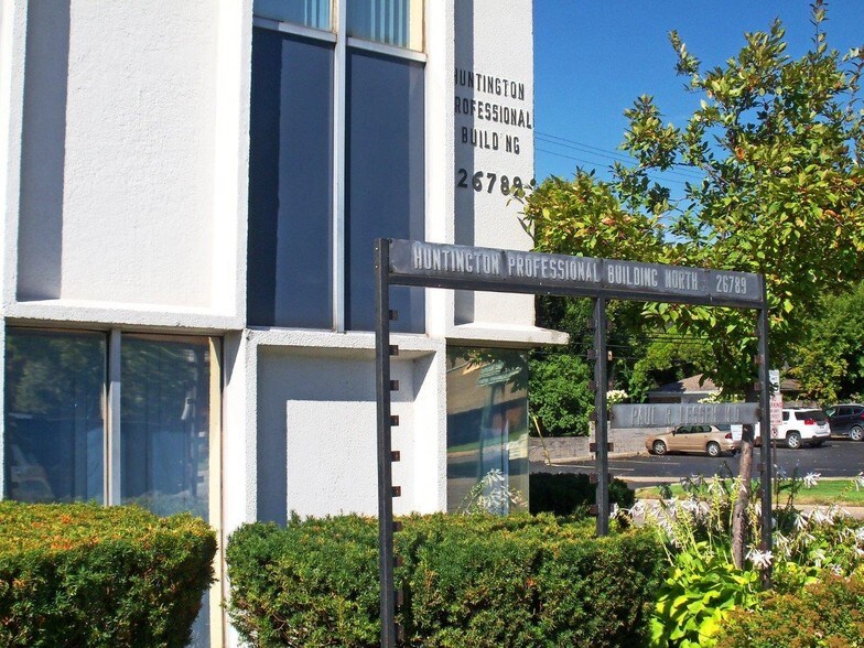 More Photos Of 26789 Woodward Ave, Huntington Woods Medical For Lease