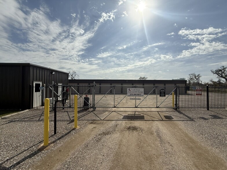 More Photos Of 105 Creekwood Landing Dr, Richwood Self Storage For Sale