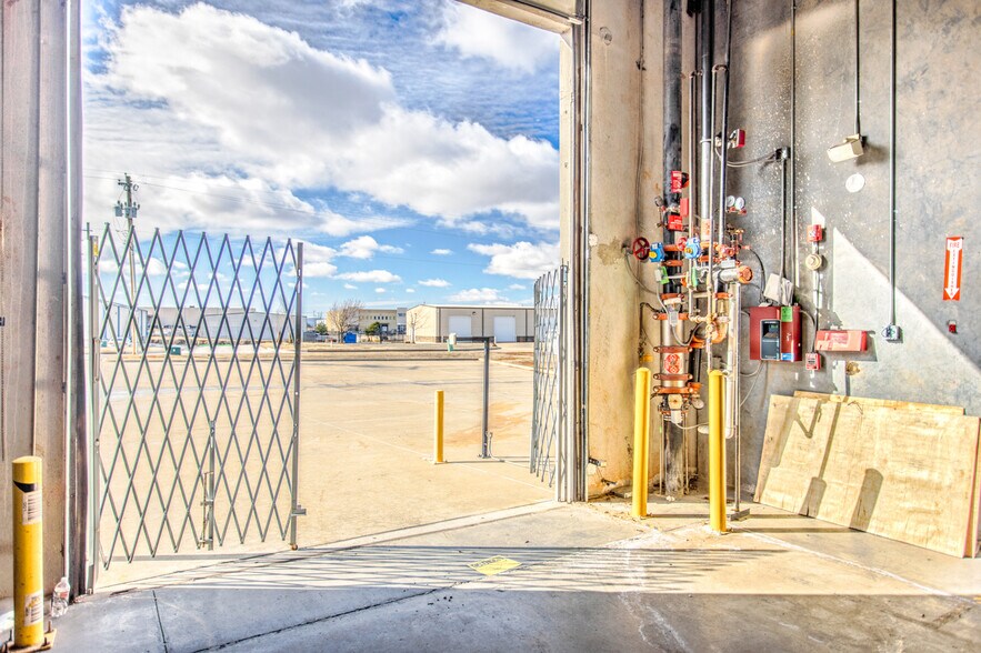 More Photos Of 3200 S Thomas Rd, Oklahoma City Warehouse For Lease