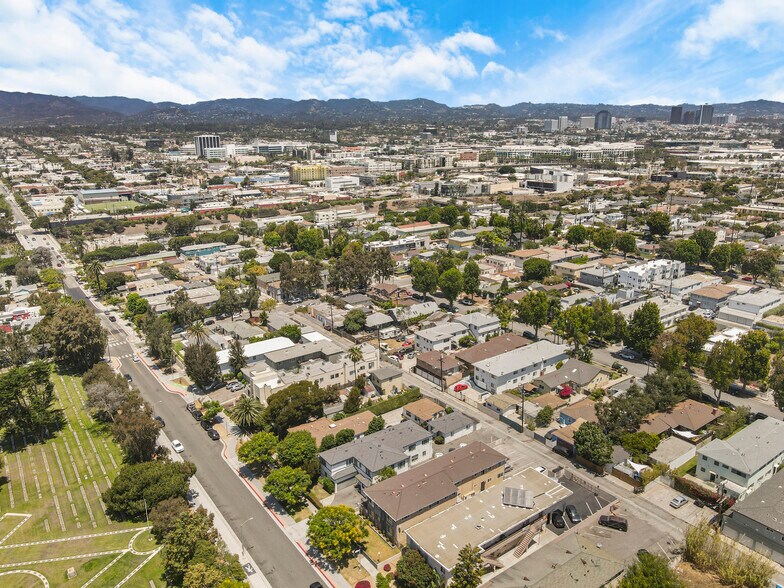 More Photos Of 1937 17th St, Santa Monica Apartments For Sale