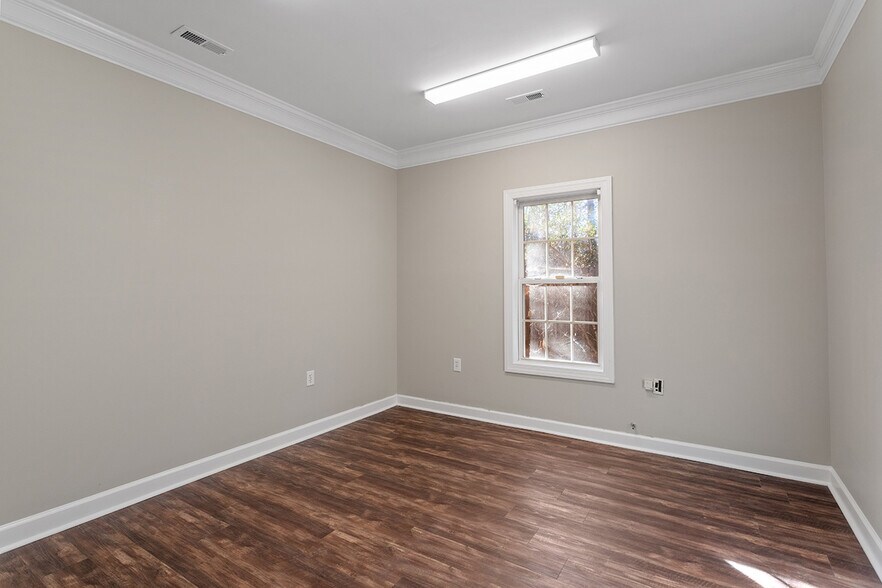More Photos Of 6501 Creedmoor Rd, Raleigh Office Residential For Lease