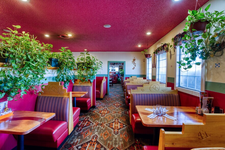 More Photos Of 410 Yakima Valley Hwy, Sunnyside General Retail For Sale