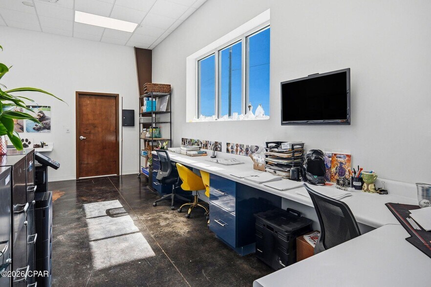 More Photos Of 1331 Harrison Ave, Panama City Showroom For Sale