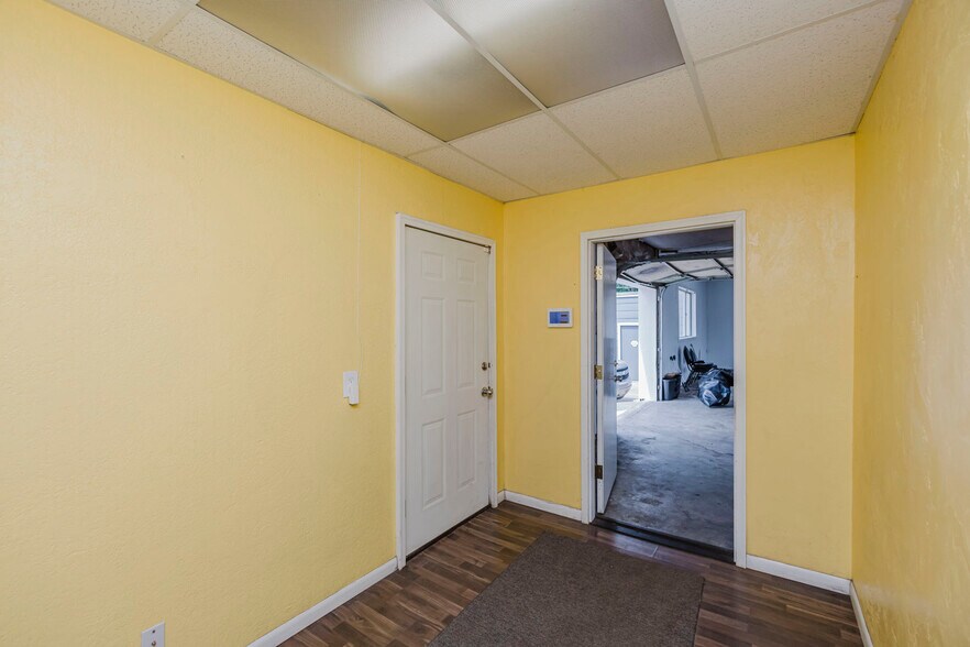 More Photos Of 2013 S Broadway St, Wichita Auto Dealership For Sale