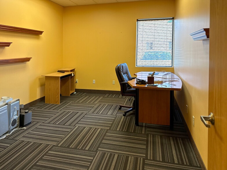 More Photos Of 1360 E County Road E E, Vadnais Heights Warehouse For Lease