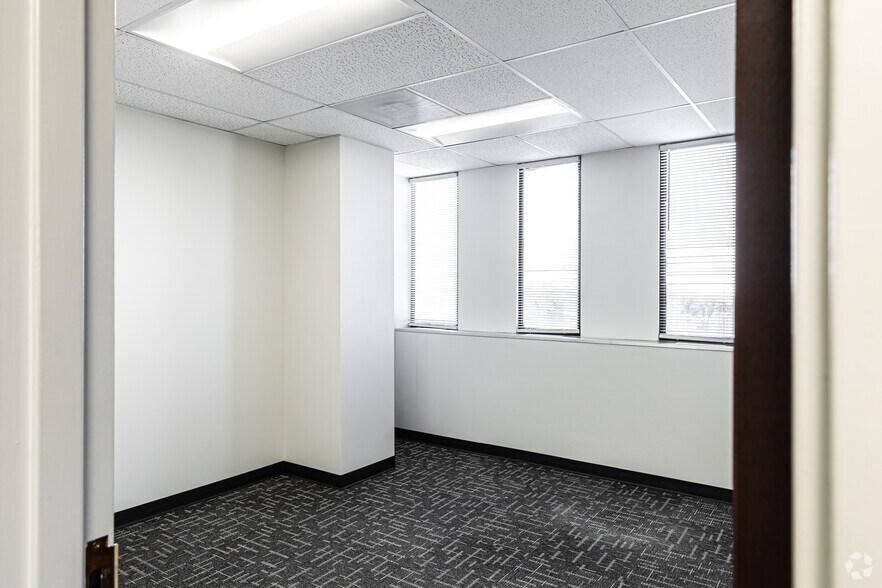 More Photos Of 4240 Blue Ridge Blvd, Kansas City Coworking Space