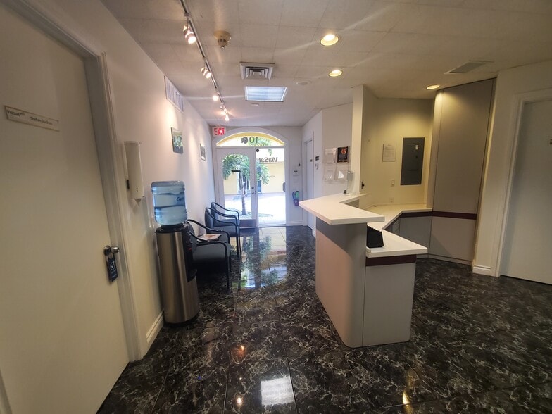 More Photos Of 461-481 E Hillsboro Blvd, Deerfield Beach Office For Lease