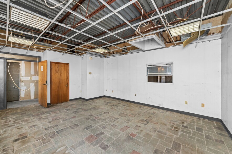 More Photos Of 11 Marlboro St, Malden Warehouse For Lease