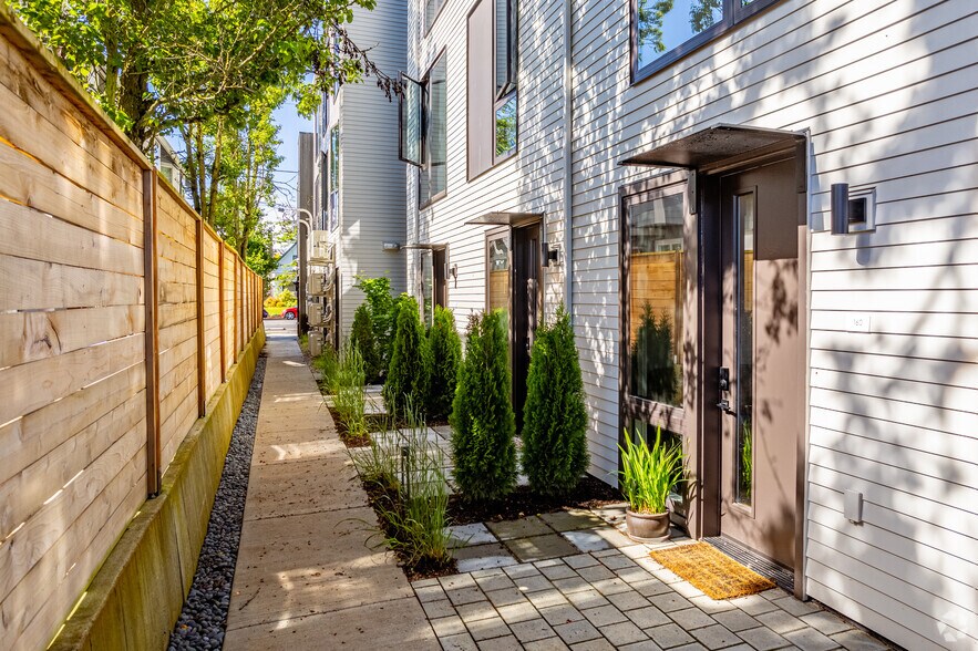 More Photos Of 1825 N Rosa Parks Way, Portland Multifamily For Sale