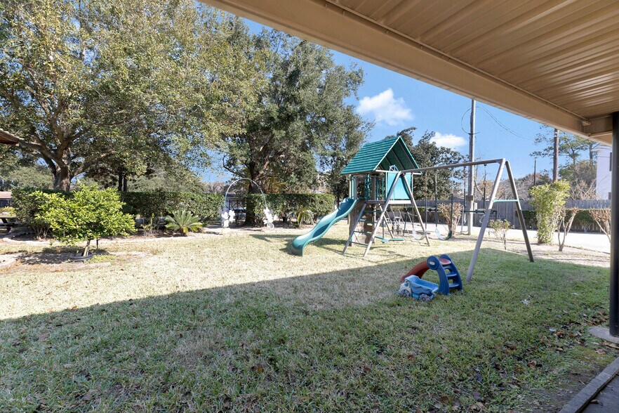 More Photos Of 7648 Broadview Dr, Houston Apartments For Sale