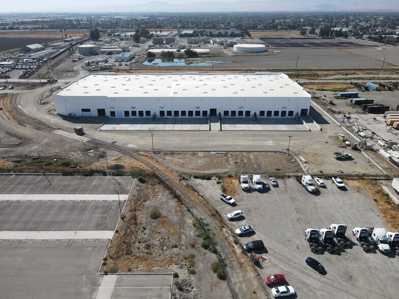 More Photos Of 9461 Arbor Ave, Tracy Distribution For Lease