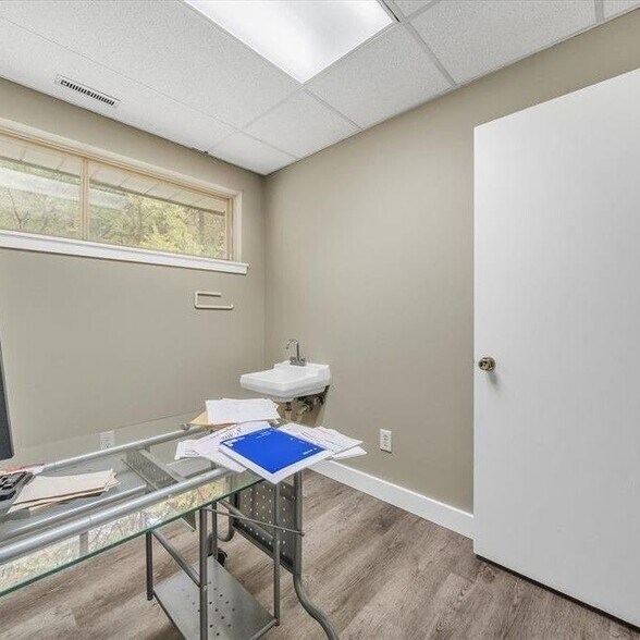 More Photos Of 25400-25430 Goddard Rd, Taylor Medical For Sale