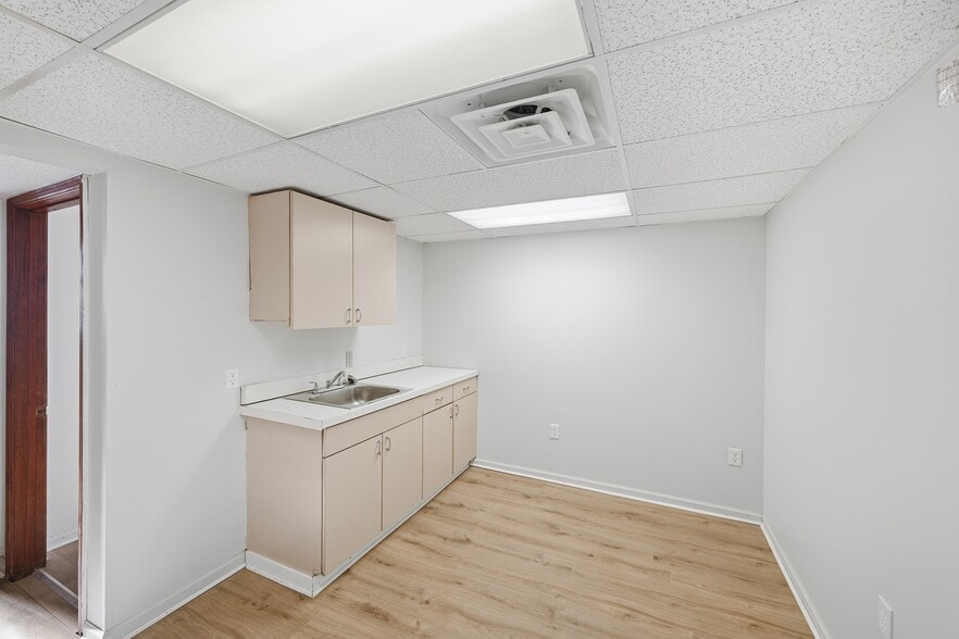 More Photos Of 400 Railroad St, Pittsburgh Warehouse For Lease