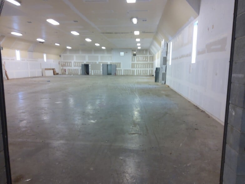 More Photos Of 3 Edwards Pl, Ellenville Warehouse For Lease