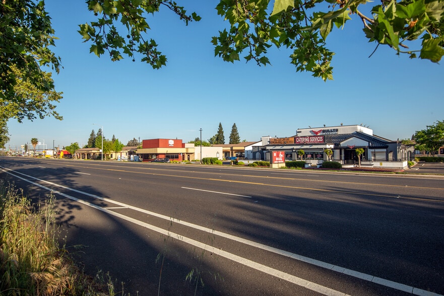 More Photos Of 8363-8383 Folsom Blvd, Sacramento Unknown For Lease