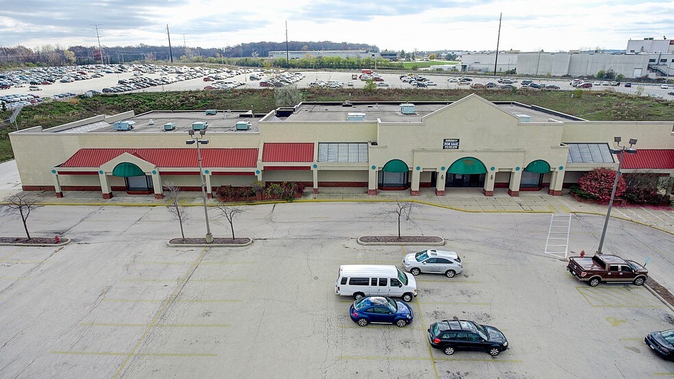 More Photos Of 8615-8665 W Brown Deer Rd, Milwaukee General Retail For Lease