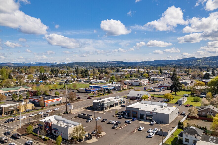 More Photos Of 2070-2090 S Santiam Hwy, Lebanon General Retail For Lease