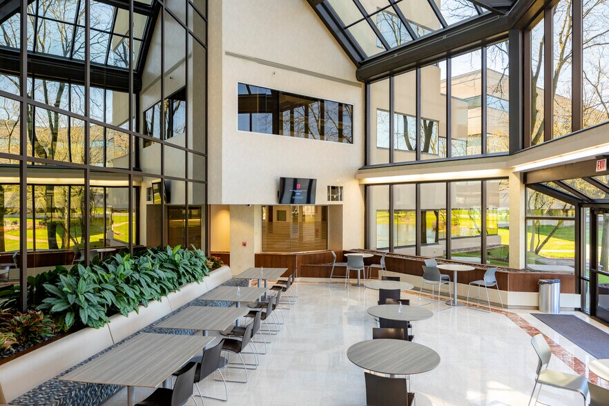 More Photos Of 1240 E Diehl Rd, Naperville Office For Lease