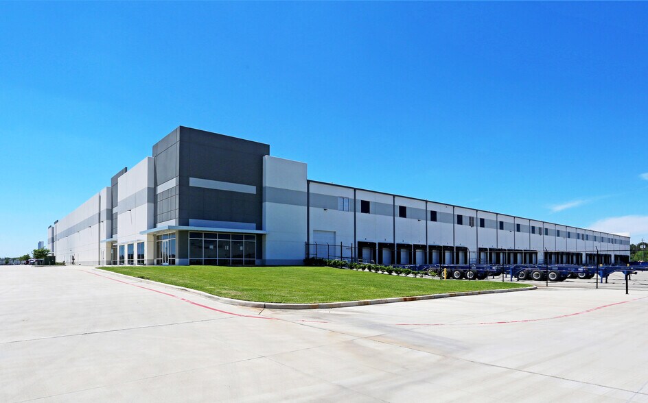 Primary Photo Of 10535 Red Bluff Rd, Pasadena Distribution For Lease