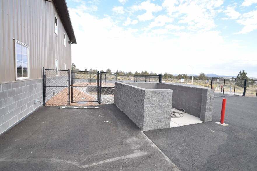 More Photos Of 1051 SW Layton Ct, Prineville Warehouse For Sale