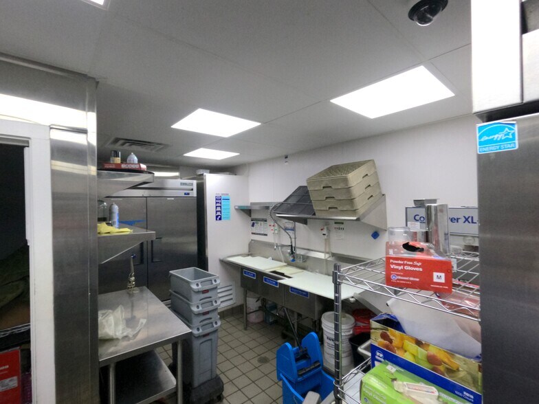 More Photos Of 72 62nd Pl, Long Beach Restaurant For Sale